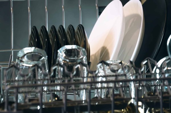 Est-il possible et efficace de nettoyer la grille de hotte dans un lave-vaisselle ?