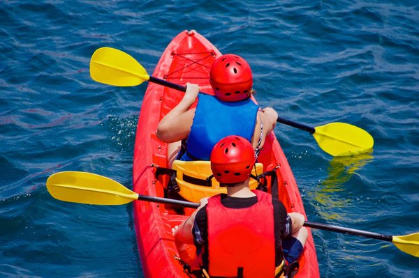 Faire du kayak : l'activité idéale pour un team building en Ardèche