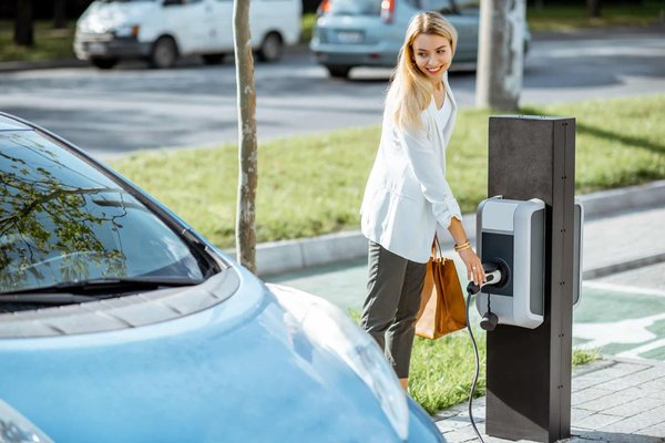Installation borne de recharge : guide ultime pour électrifier votre stationnement